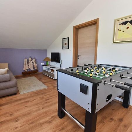 Holiday Home Taras Smilcic Екстериор снимка