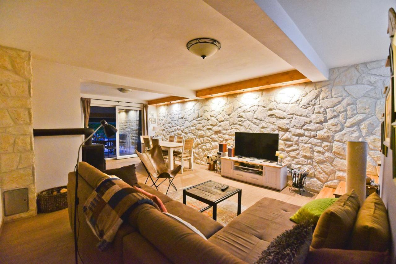 Holiday Home Taras Smilcic Екстериор снимка
