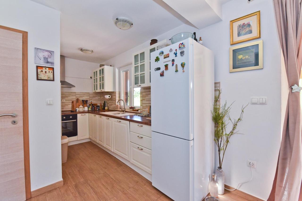Holiday Home Taras Smilcic Екстериор снимка