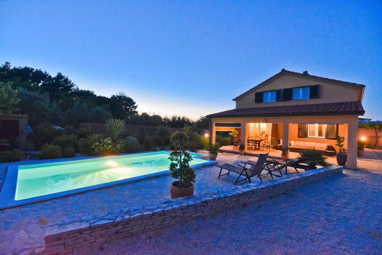Holiday Home Taras Smilcic Екстериор снимка