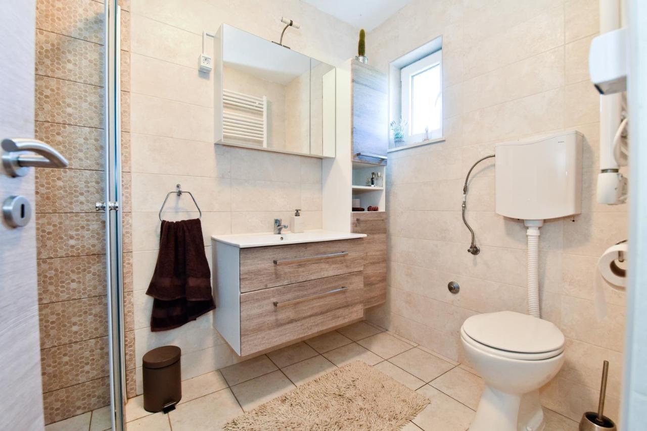 Holiday Home Taras Smilcic Екстериор снимка