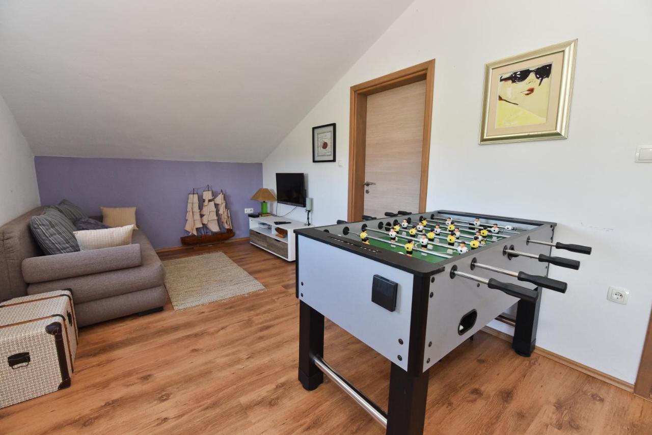 Holiday Home Taras Smilcic Екстериор снимка
